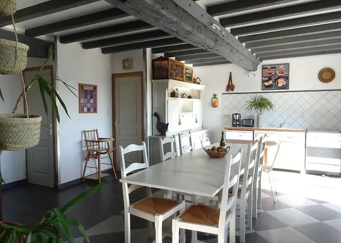 Near Mont St Michel בית נופש *