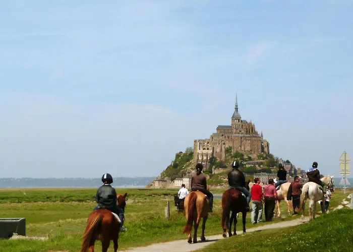 בית נופש Near Mont St Michel *